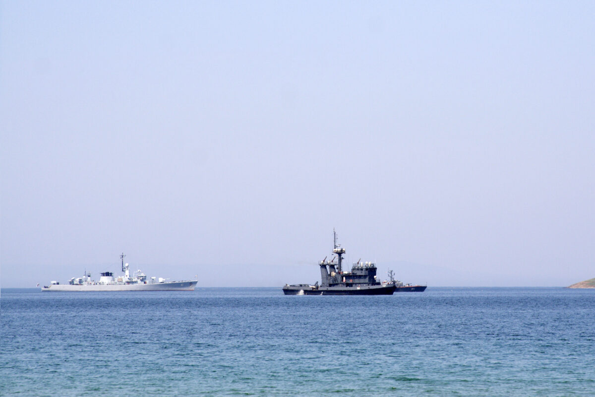 Două nave comerciale, lovite de drone în Marea Neagră, în apropierea Bulgariei. Un vas s-a scufundat, iar cinci marinari au fost răniți
