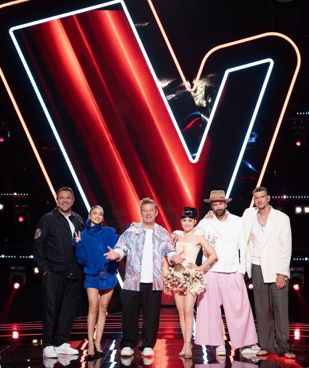 Imagine Stire Prezentatorul TV care va urca pe scena de la Vocea României. Theo Rose este singura care-l recunoaște! | 2review.ro